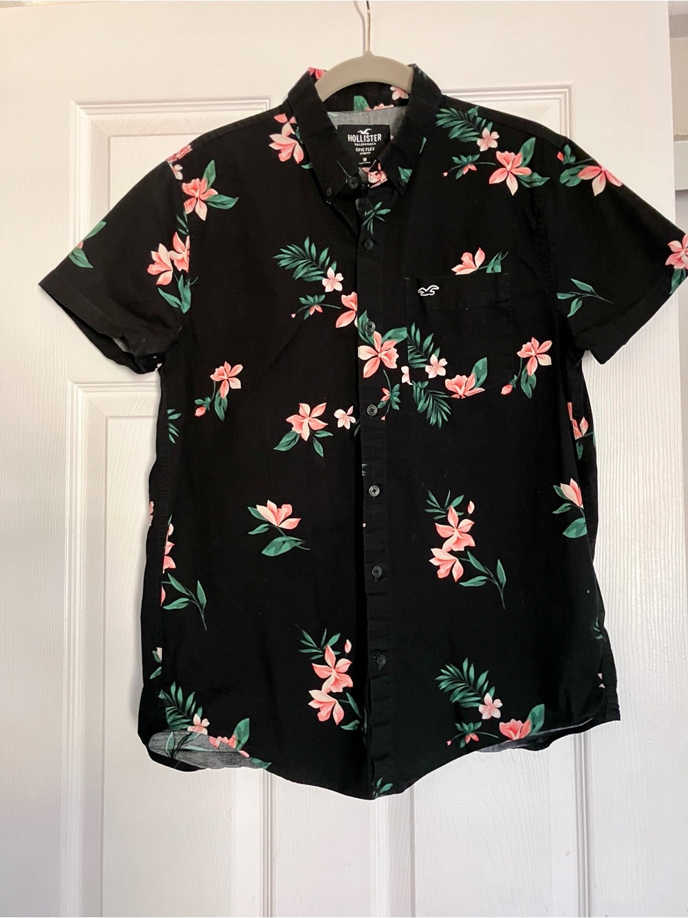 Hollister Black Floral Short Sleeve Button-Up Shirt